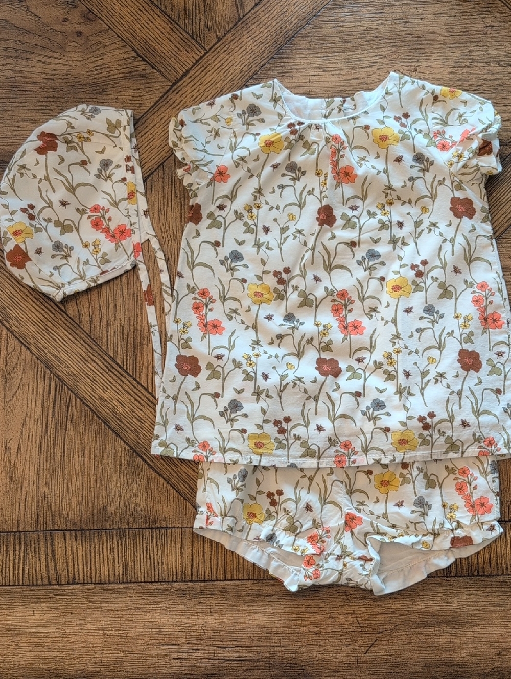 H&M White Floral Bib Set with Bonnet and Bloomers